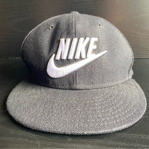 Nike Air Sportswear Snapback Cap Nike True Hat OSFA Black White